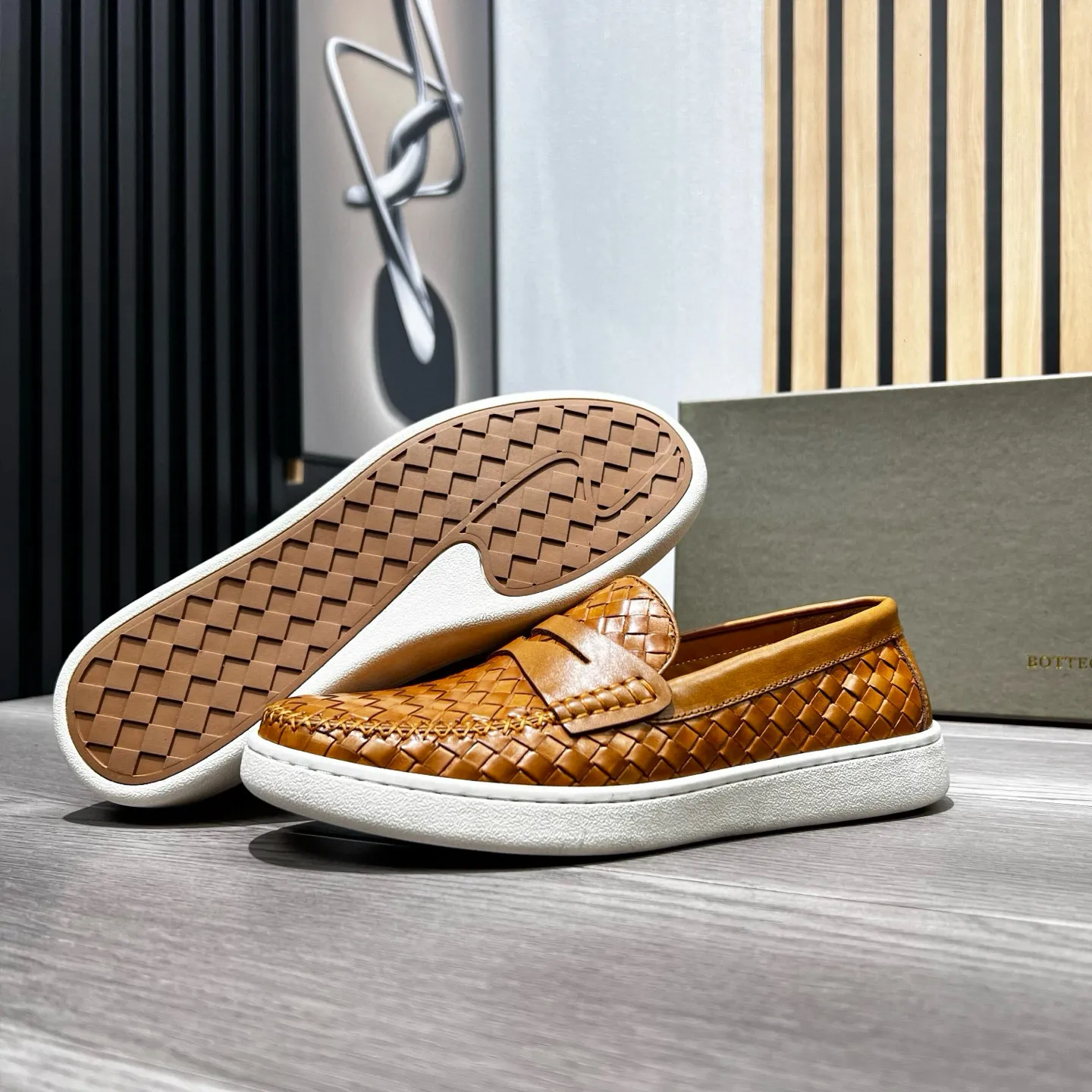 Ex-factory price 500 BV〰️Purely handmade classic men's beanie shoes👉👉driving shoes, slip-on shoes, made of imported cowhide woven from Italy, 💕water-dyed cowhide lining, 🔊original outsole, waterproof platform design, comfortable on the feet. A good choice for traveling and driving, two colors available, code number: 38-44, (45 can be customized)
